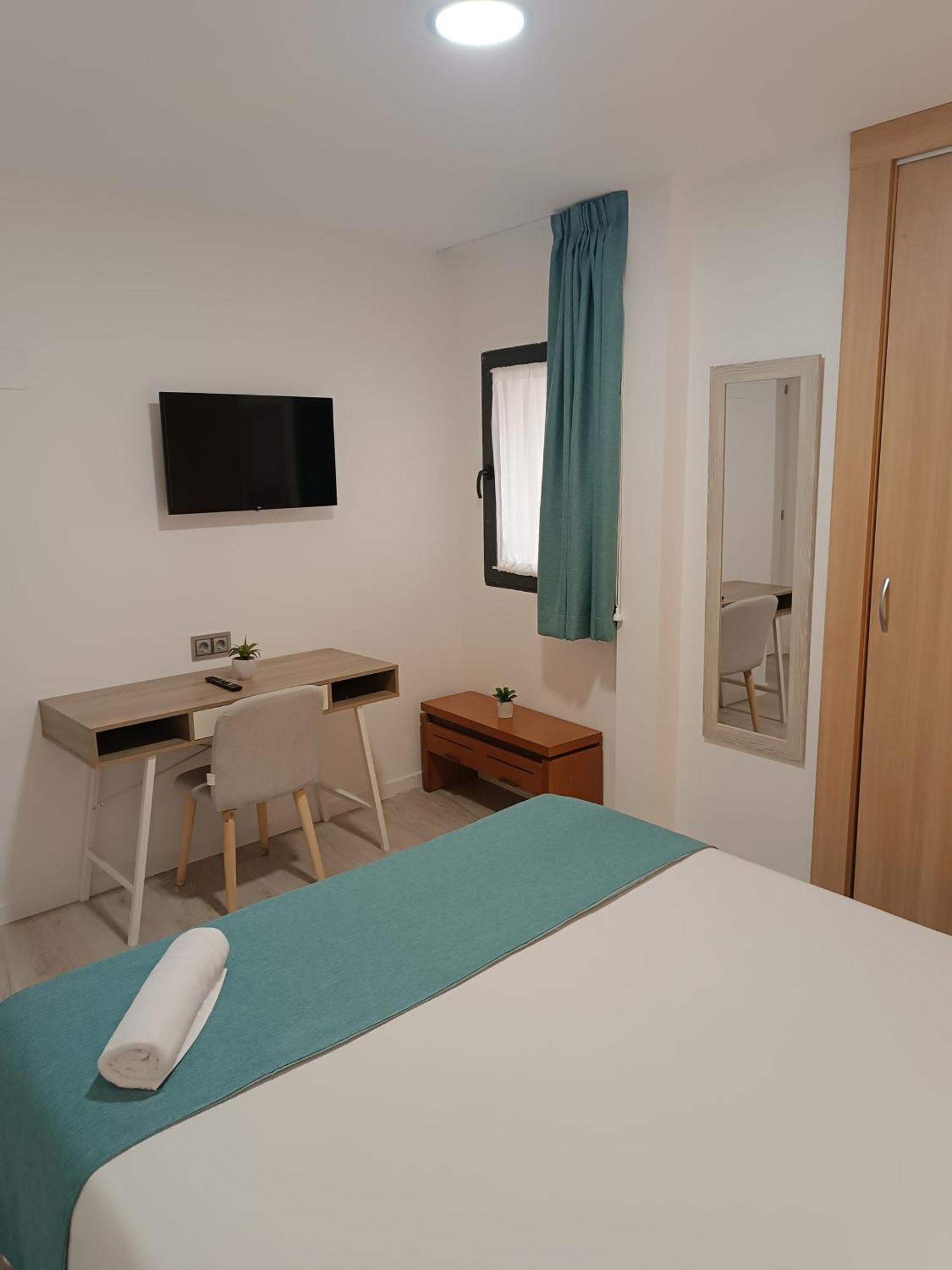 Apartamentos Turisticos Avila Puerta Del Puente 1-3 Exterior foto